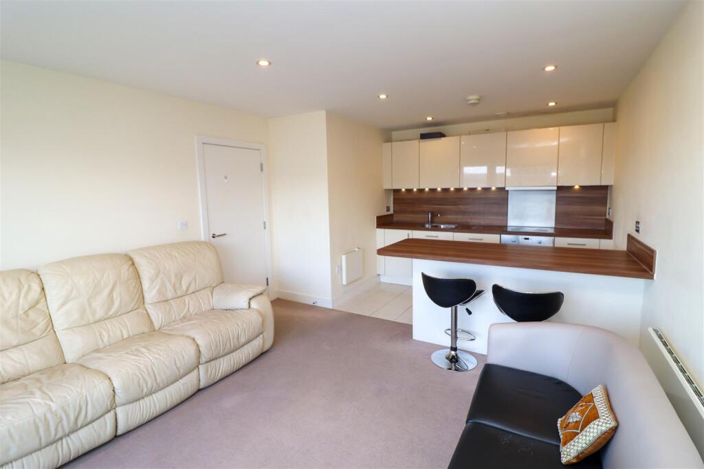 Lounge/Kitchen