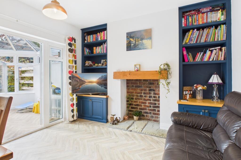 CAM03162G0-PR0344-STILL004