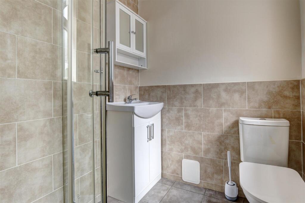 Shower Room: