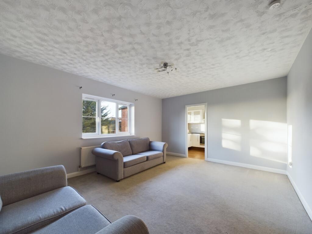 CAM03750G0-PR0034-STILL001