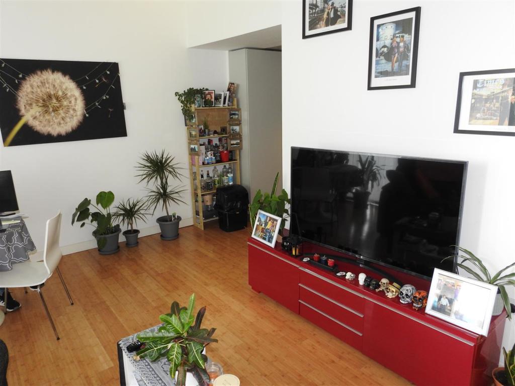 2352 Budenberg Lounge.JPG