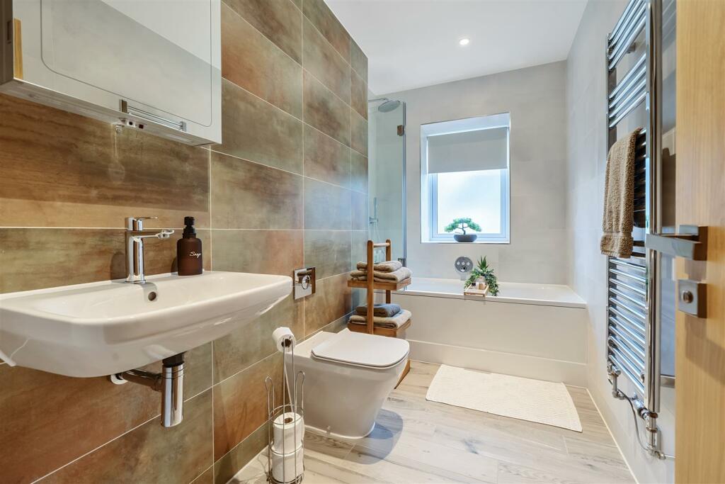 Ivy Glen Bathroom.jpg