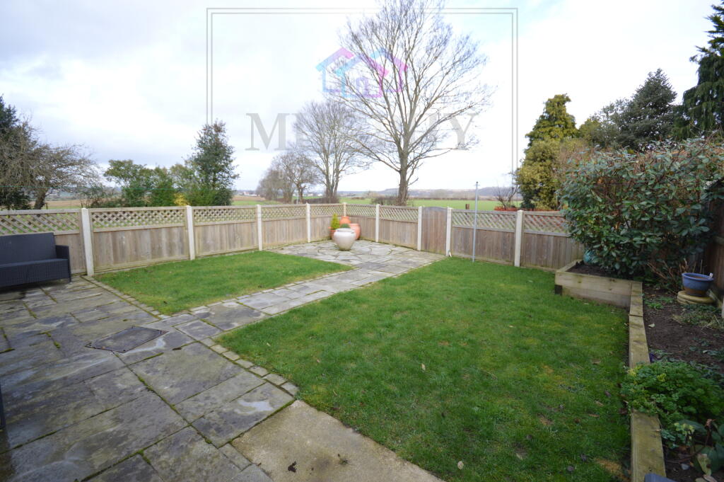 Hadrian Close, Thorpe Audlin (33).JPG