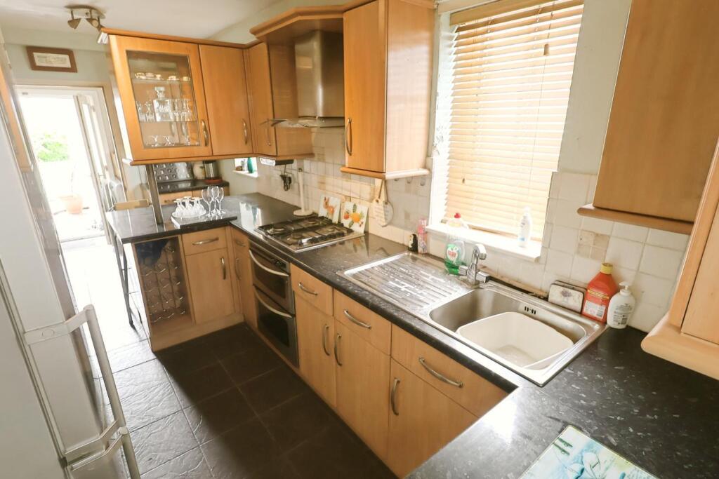 KITCHEN/BREAKFAST ROOM