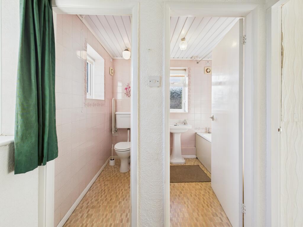 W.C/Bathroom