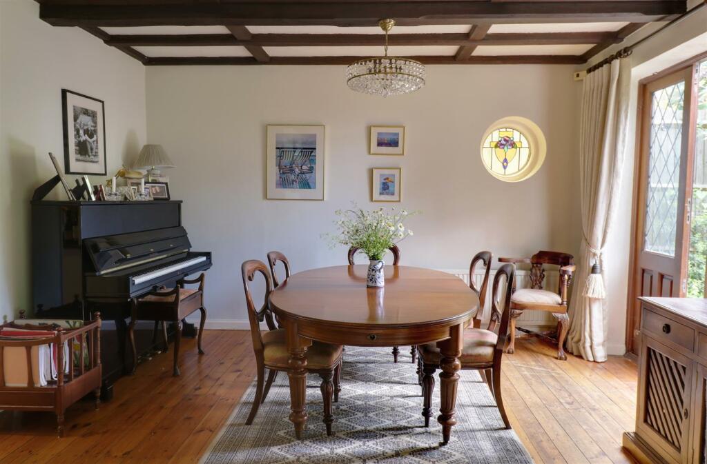Dining and piano.jpg