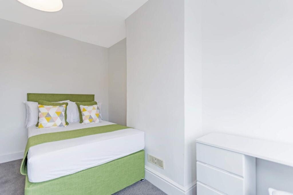 A bright and inviting double bedroom featuring ...