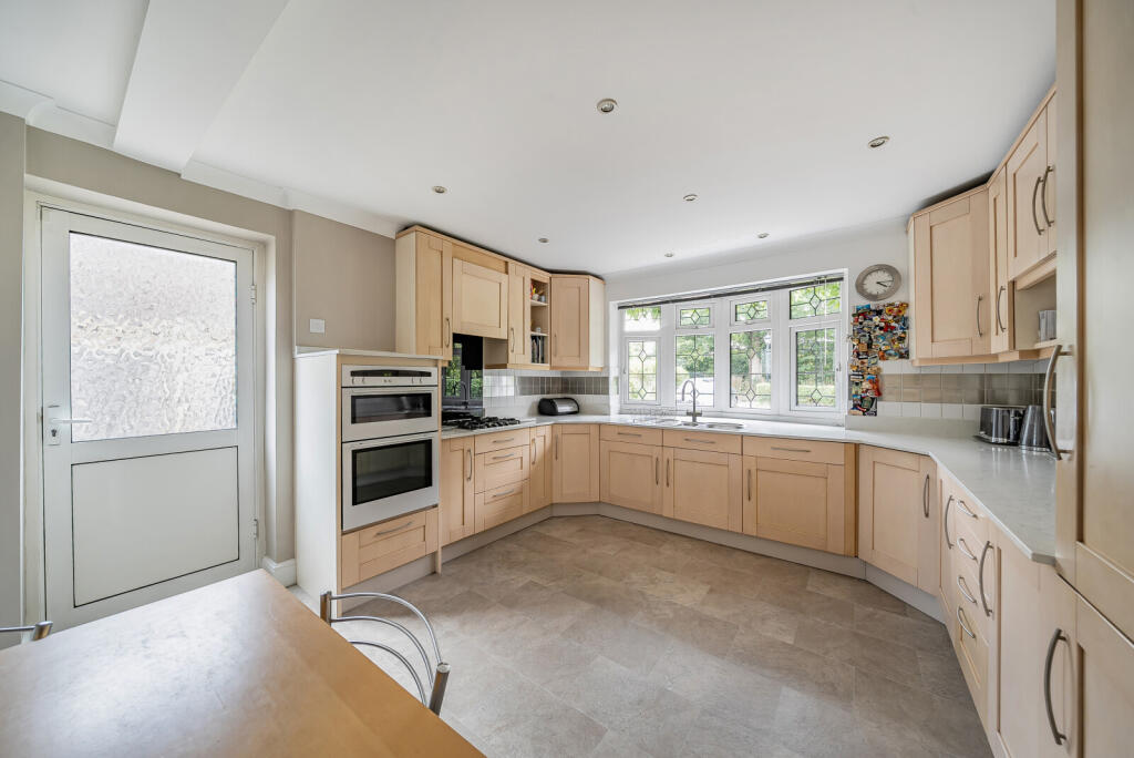 1335691-7-6894d82...