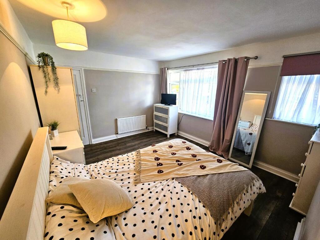 52A coro - bed pic 3.jpg