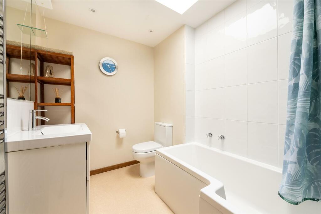 13 Cranbourne Avenue, Hitchin-24.jpg