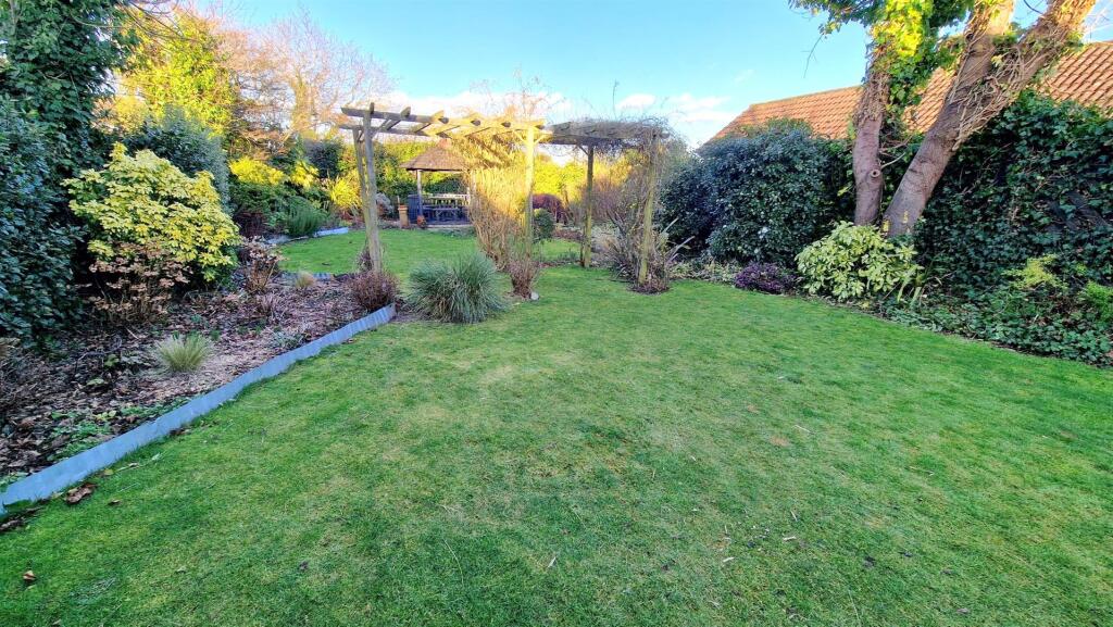 GARDEN 5.jpg