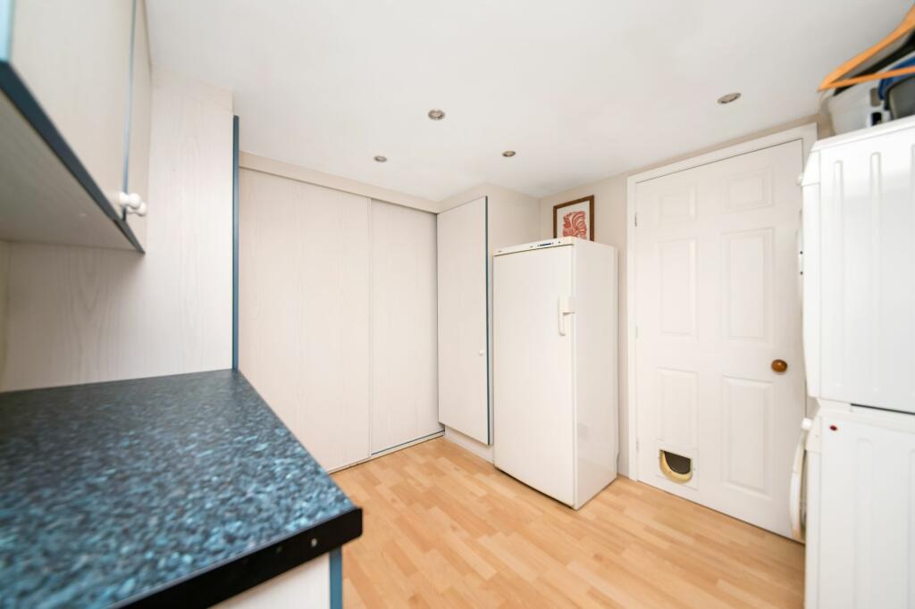 UTILITY / EVERYDAY ENTRANCE