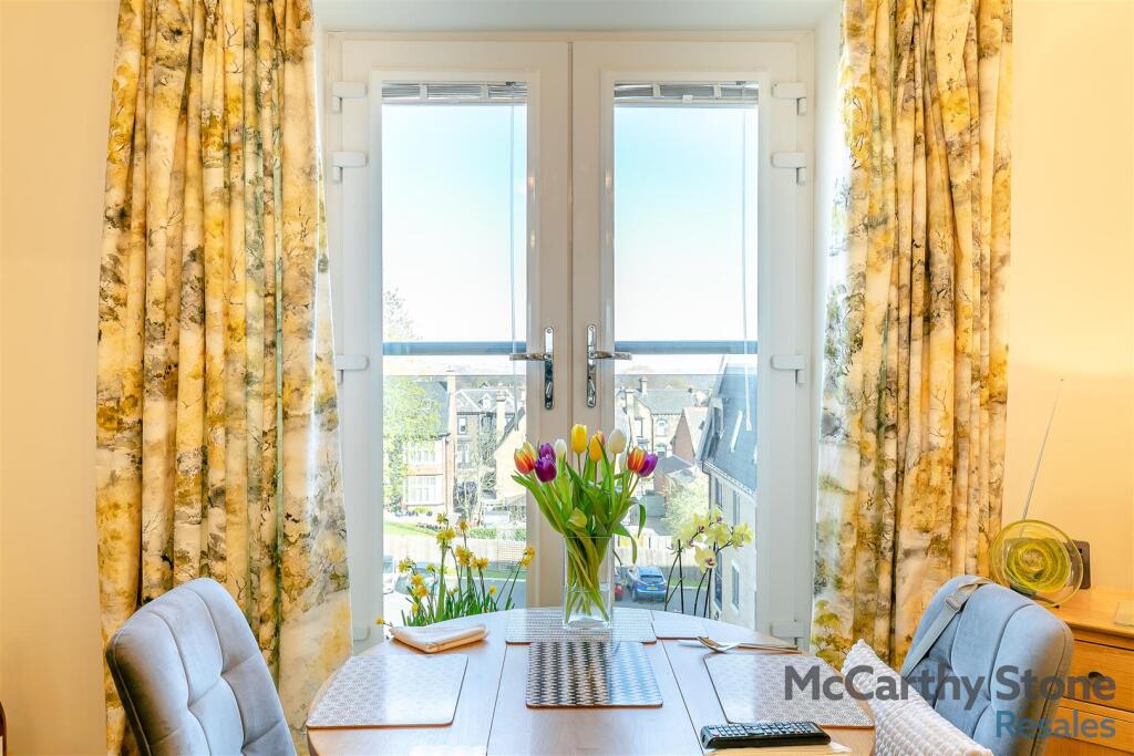8642581-interior06.jpg