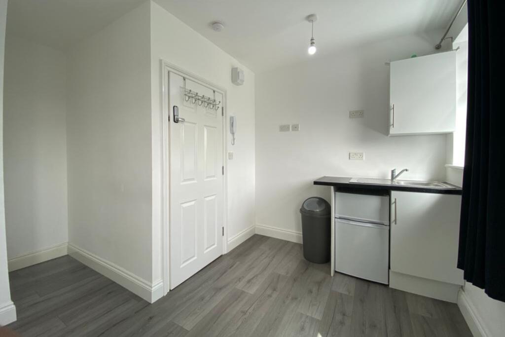 12 Sunningdale Avenue, Feltham, TW13 5JT