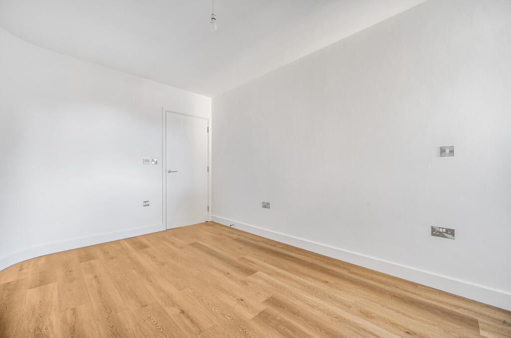 1353451-12-68c2e4...