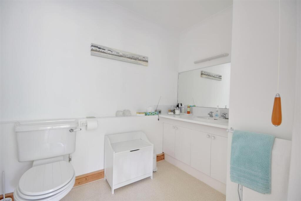 En-suite bathroom