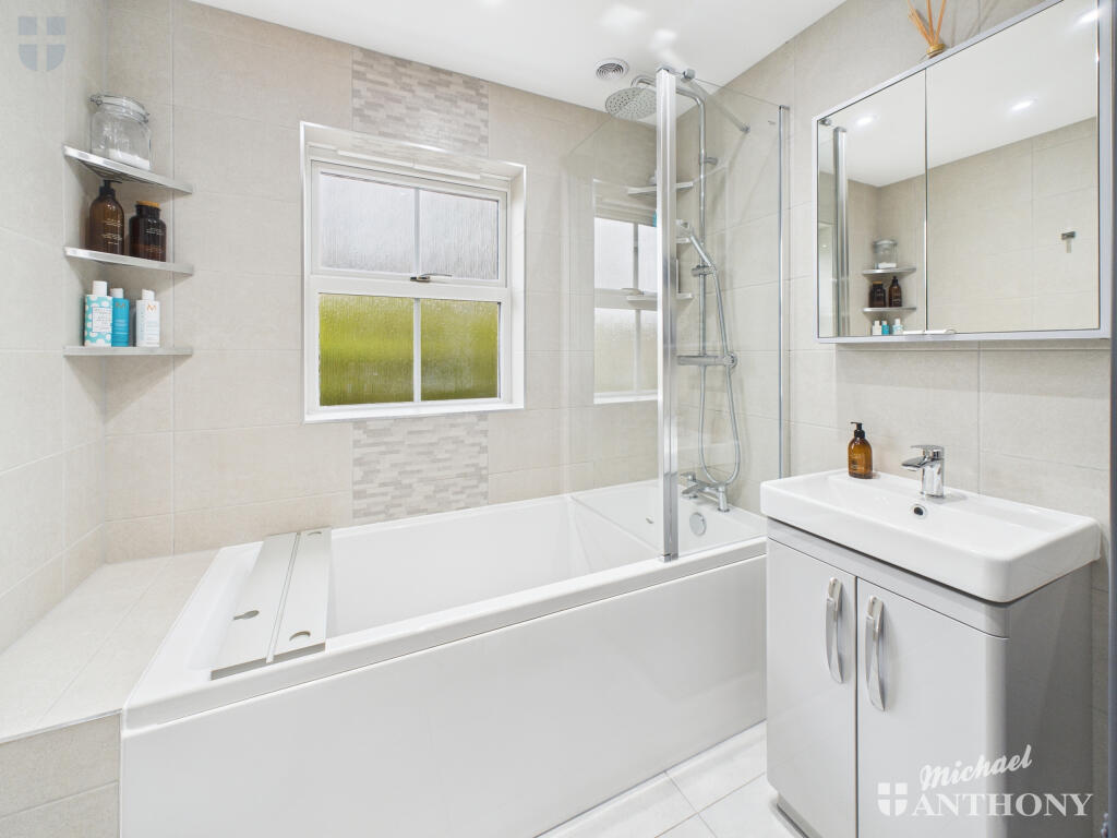 CAM03218G0-PR0798-STILL003