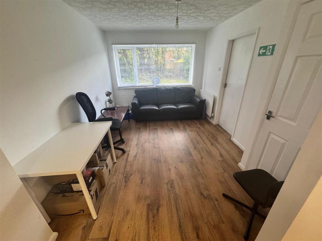 Through lounge diner 2.jpg