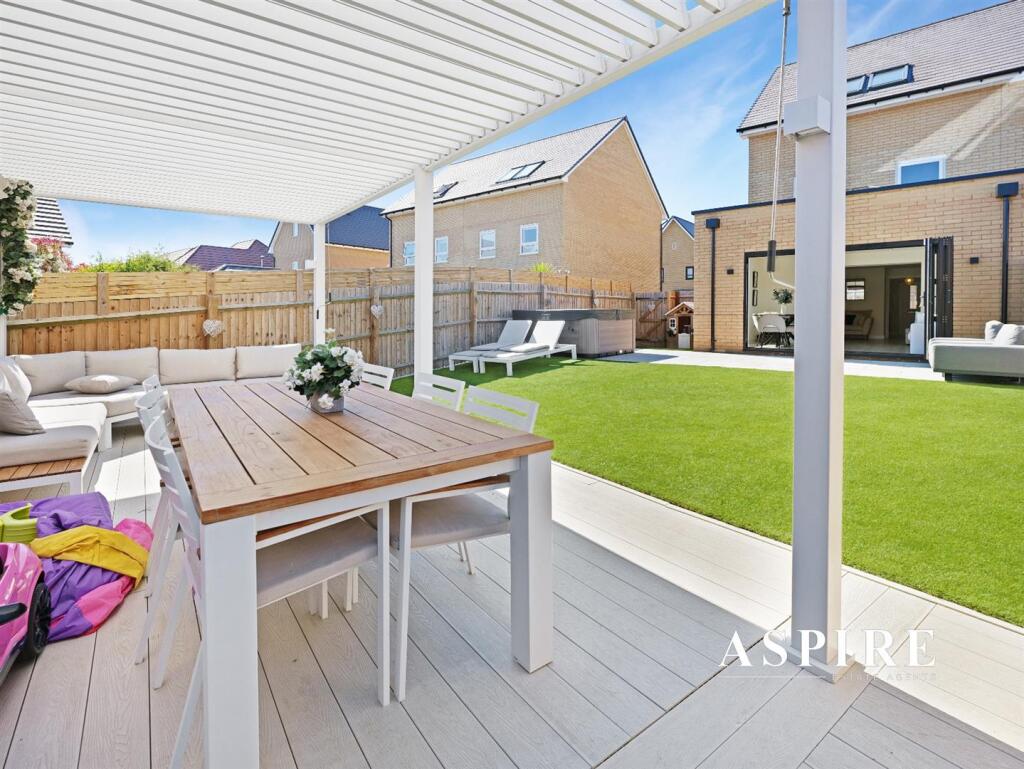 WhatsApp Image 2025-05-20 at 13.49.33 (2).jpg