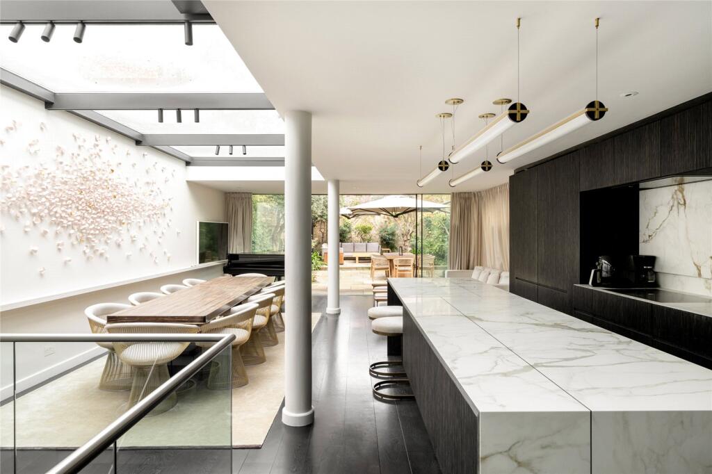 Addison Avenue, London, W11