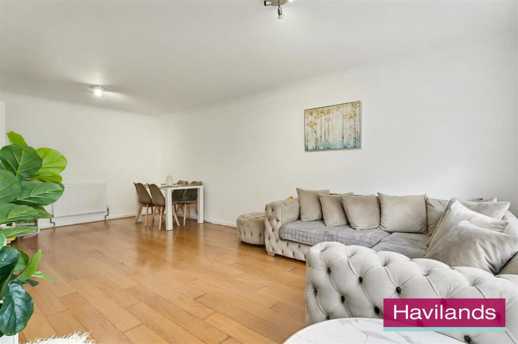 Freshfield Drive-11.jpg