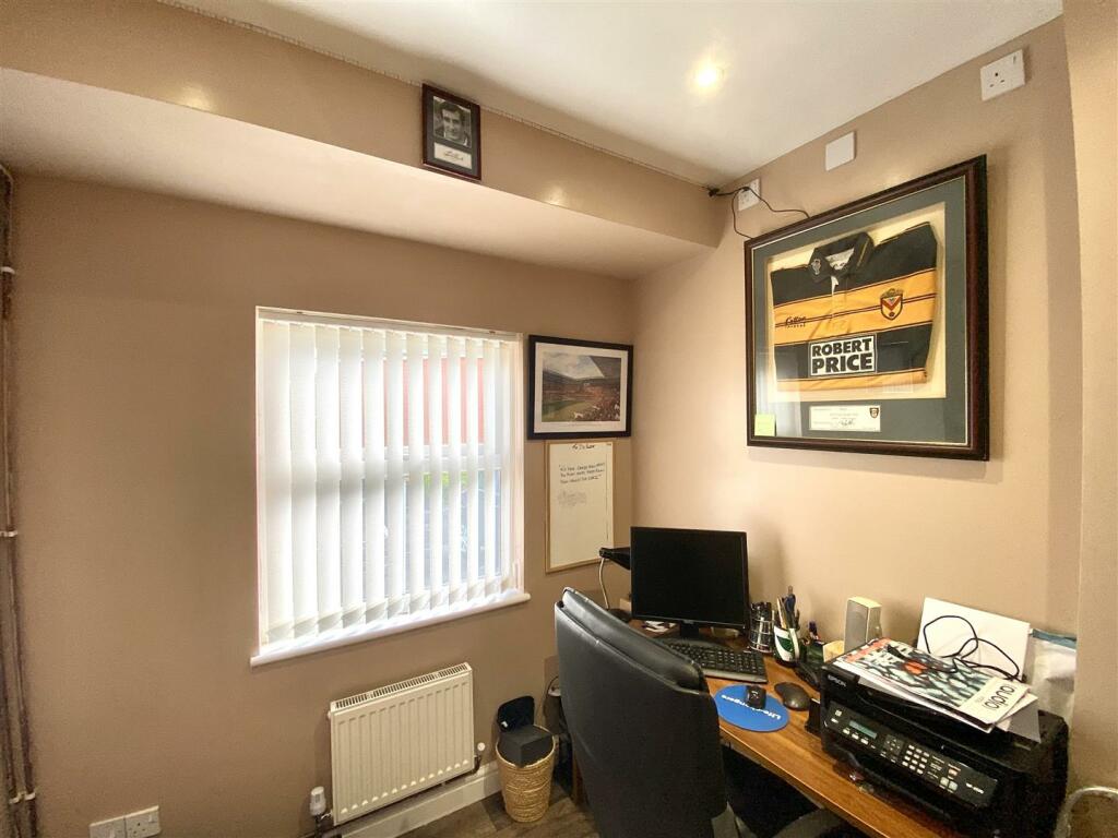 HOME OFFICE