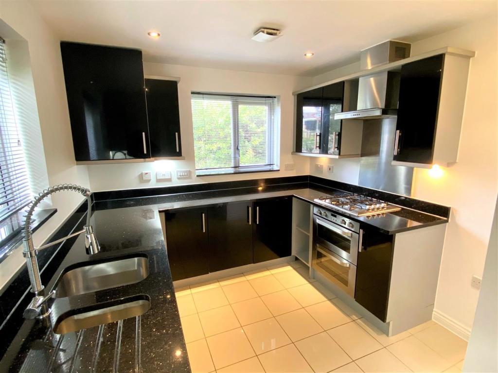 62 Cavendish Crescent Kitchen