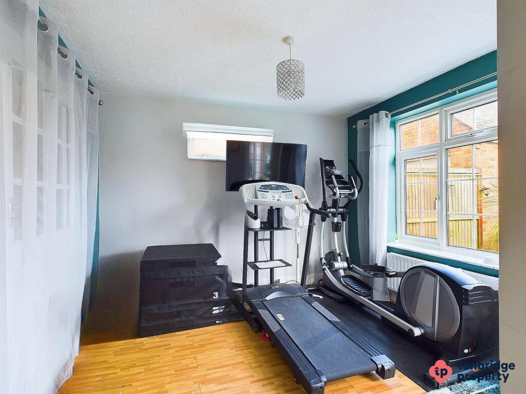 CAM03742G0-PR0018-STILL020