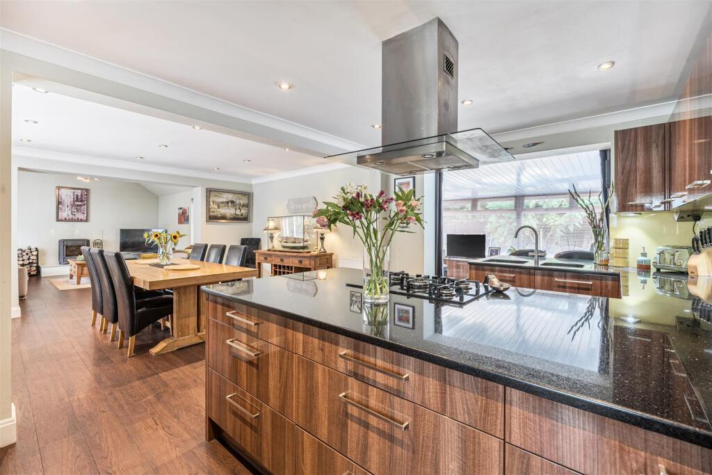 3 Kitchen Dining.jpg