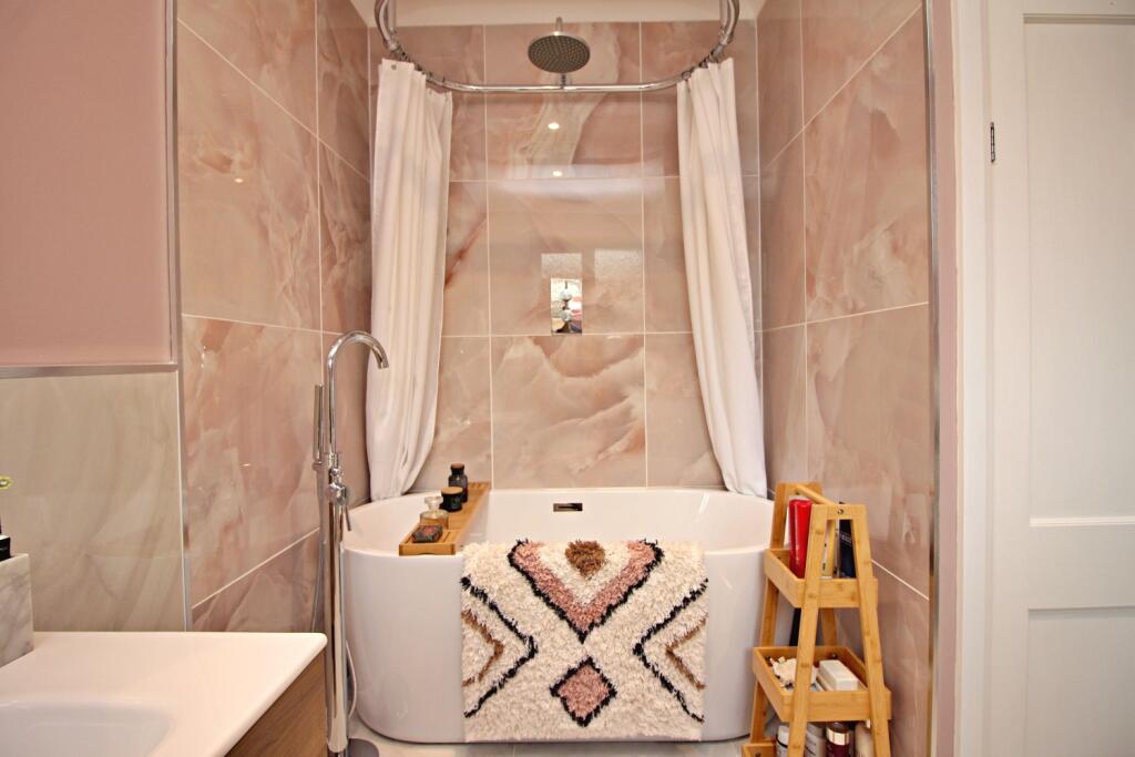 Freestanding Bath with Shower