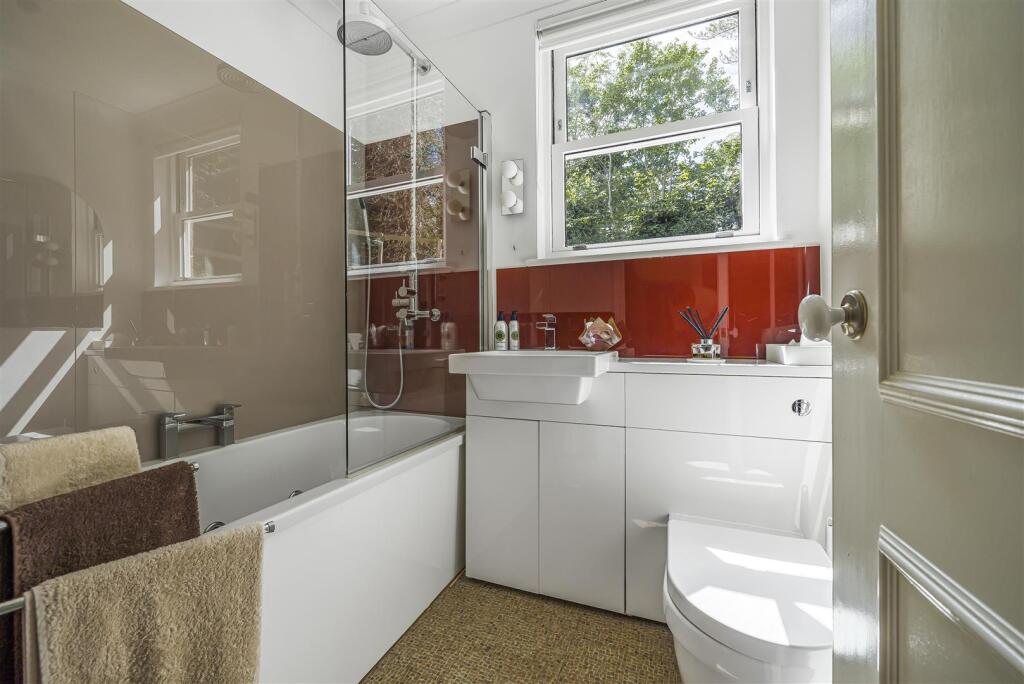 ENSUITE BATHROOM