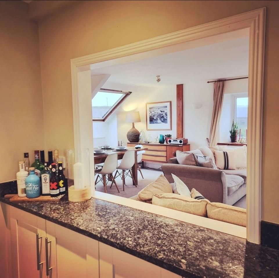 kicthen to lounge.jpg