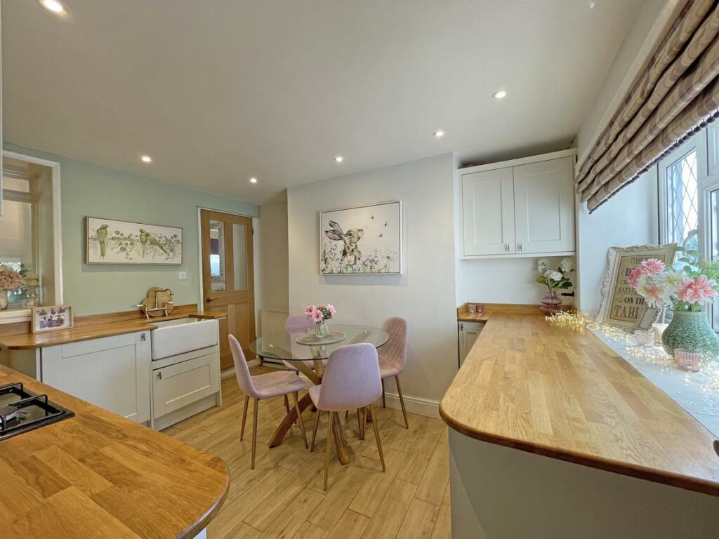 Hollow Hayes 1 - Kitchen 4.jpg