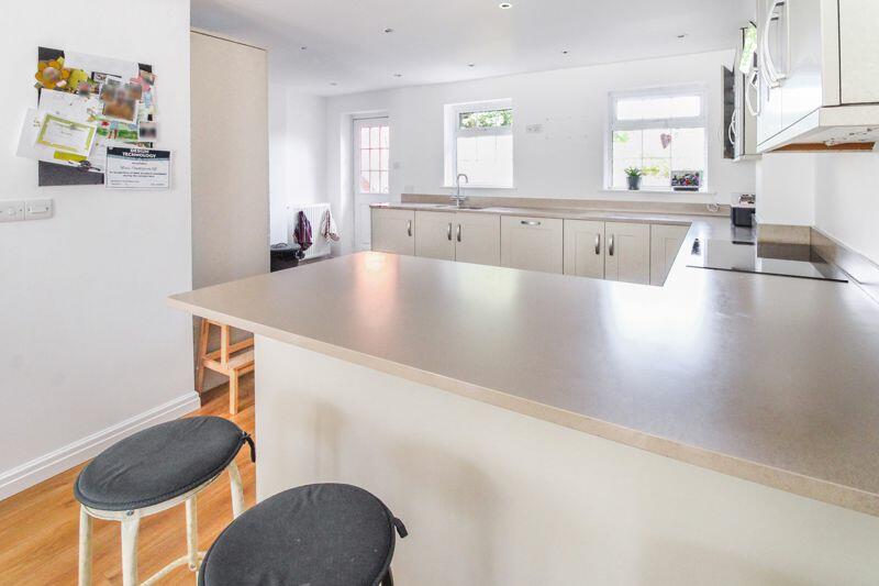 Kitchen/Breakfast Area