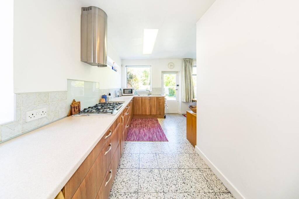 37 Stanley Road kitchen.jpg