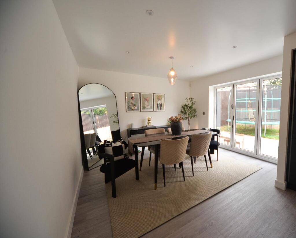 Dining Area.jpg