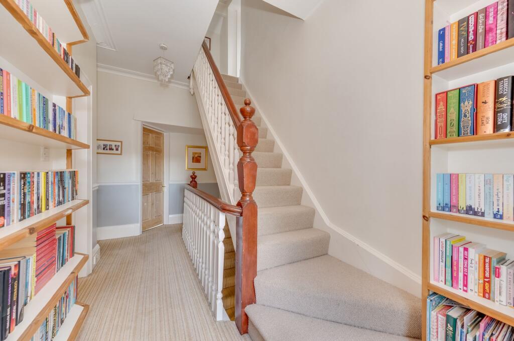 ENTRY WAY AND LANDING