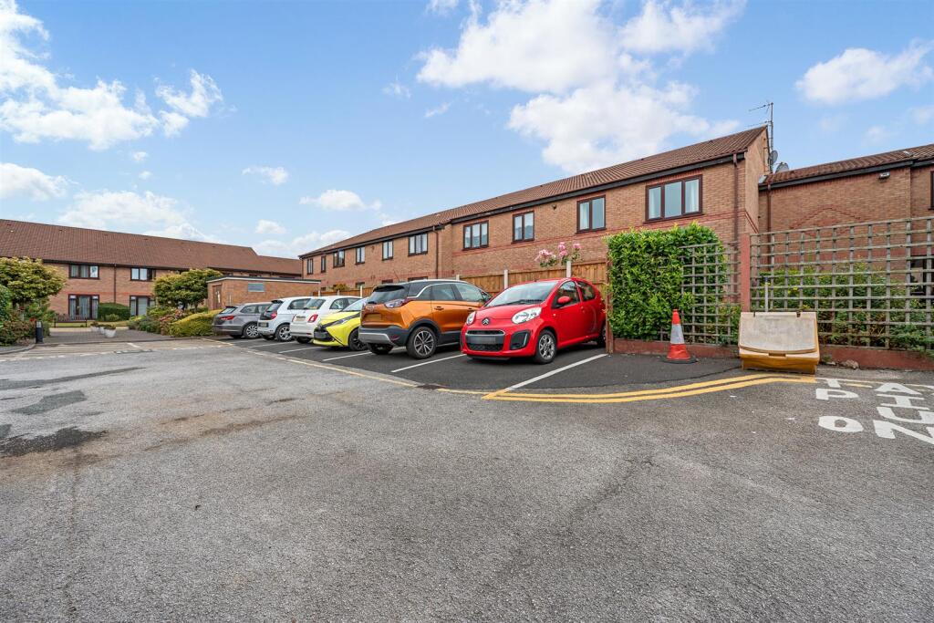 26 Oulton Court External-5.jpg