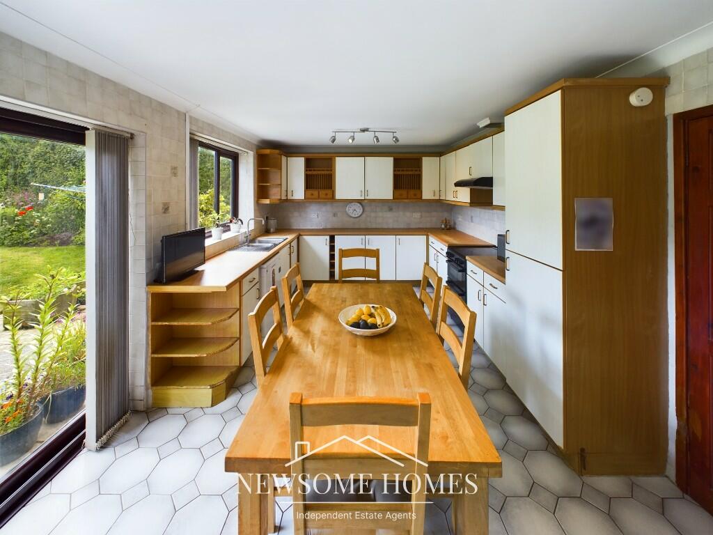 Kitchen/ Dining Room