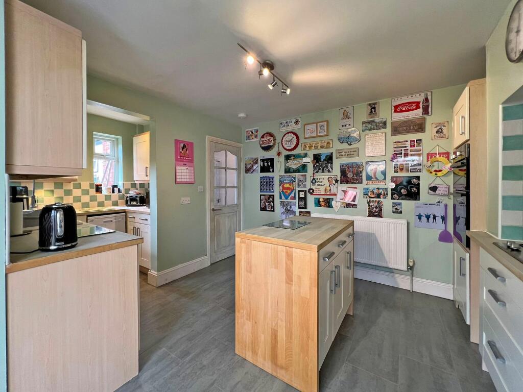 BREAKFAST KITCHEN