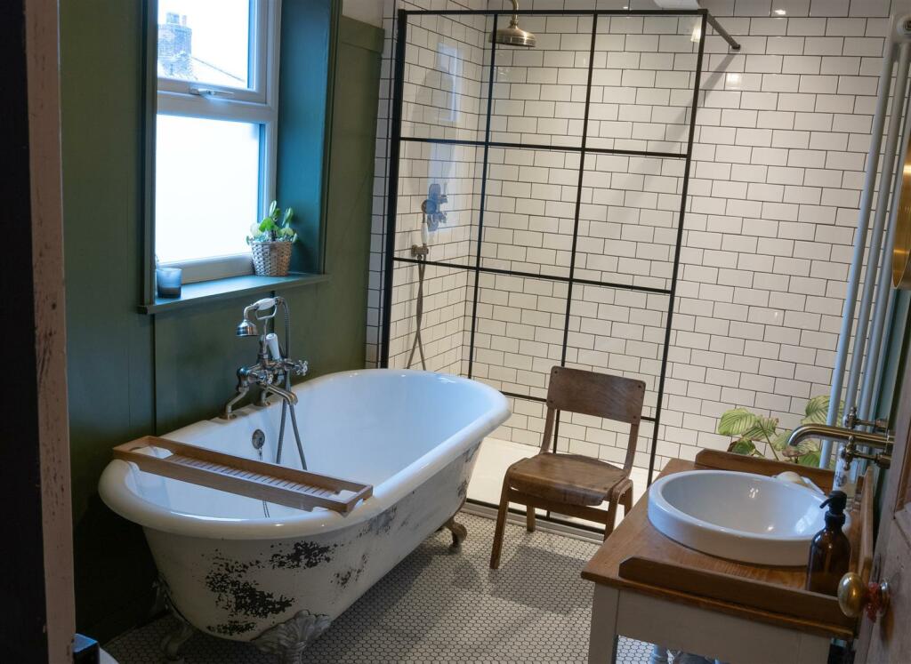 bathroon landscape.jpg