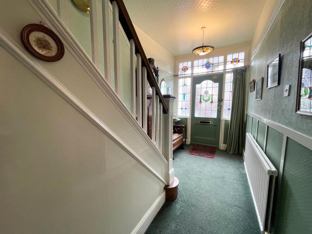 Hallway 2.jpg