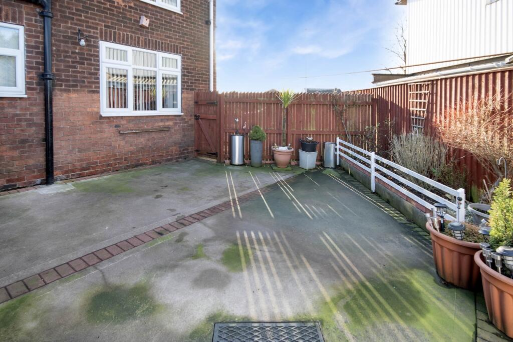 Estate Agent EweMove Scunthorpe Back of House