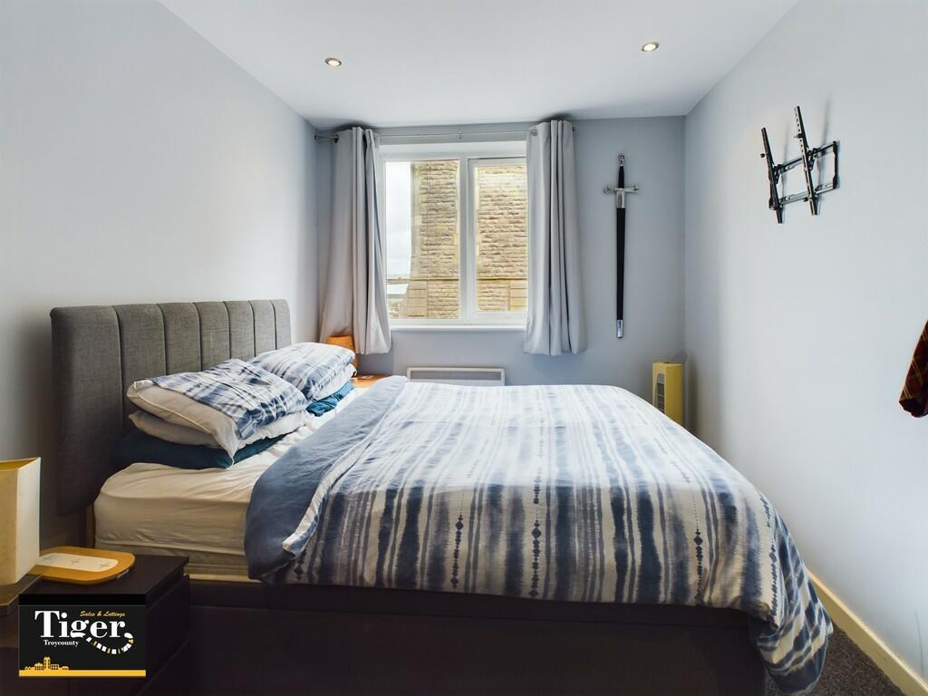 CAM02176G0-PR0202...