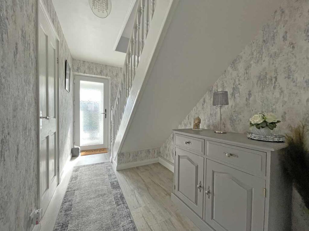 Rydal Close 5 - Entrance Hall...jpg