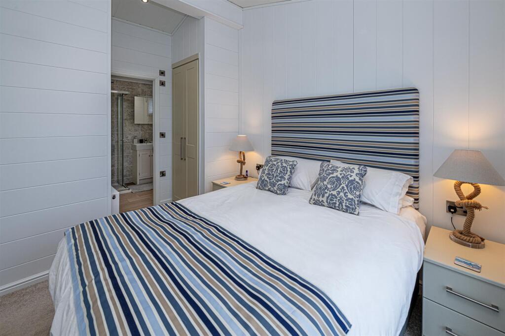 R16-ABERAFON-PARK-BEDROOM-1C.jpg