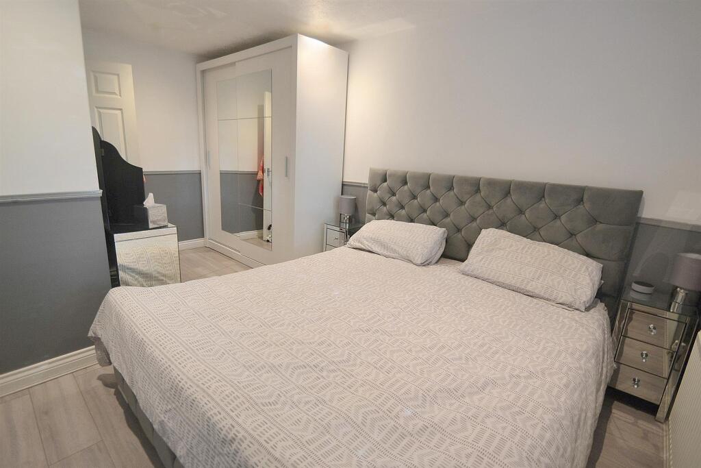 44THEBELFRYBED111.JPG