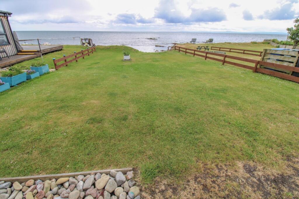 FRONT GARDEN (2).jpg