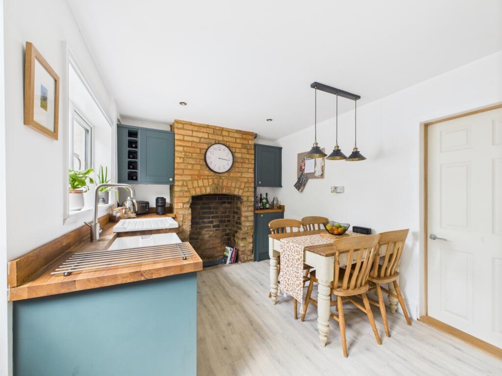 CAM02313G0-PR0087-STILL005