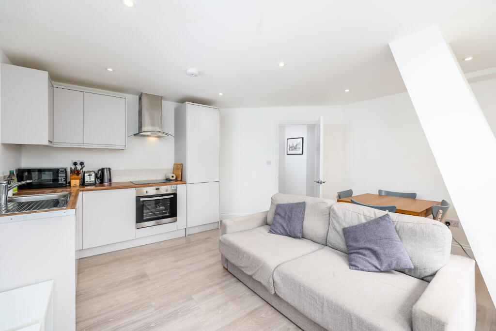 Flat 31, 70 Walton Street, HP21 7QP-5